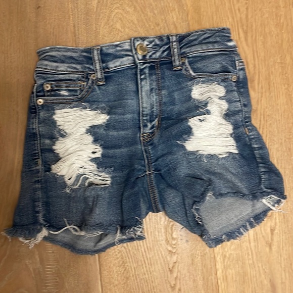 American Eagle ripped light washed jean shorts - Picture 1 of 4